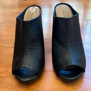 American Eagle: 2.5 Inch Black, Man-Made Materials, Sling-Back Heels! Sz 10